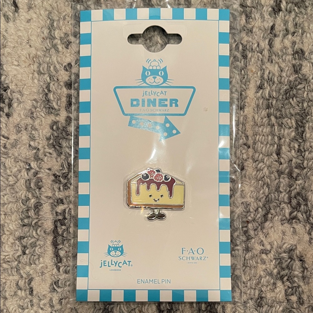 Jellycat Diner Enamel Pin - Amuseables Crember Cheesecake
